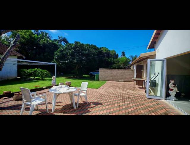5 BEDROOM HOUSE FOR SALE IN MANABA BEACH